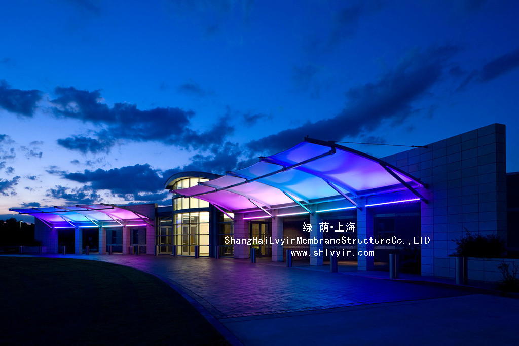 中華全國總工會勞動模范技術交流學校、兩岸工會交流基地一期室內(nèi)運動館鋼結(jié)構(gòu)吊裝施工（一）